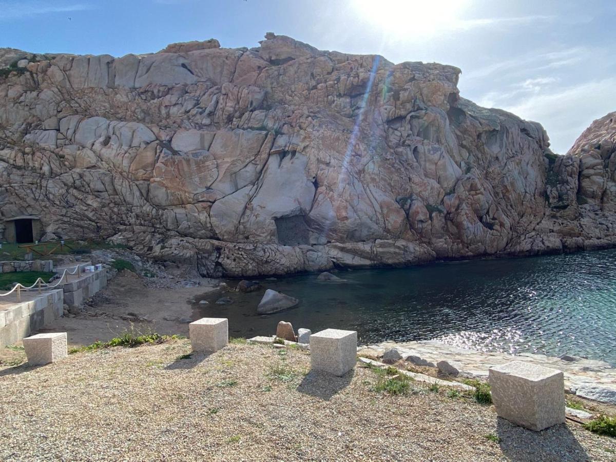 Appartamento Il Caracolo A Cala Francese Ла-Маддалена Экстерьер фото