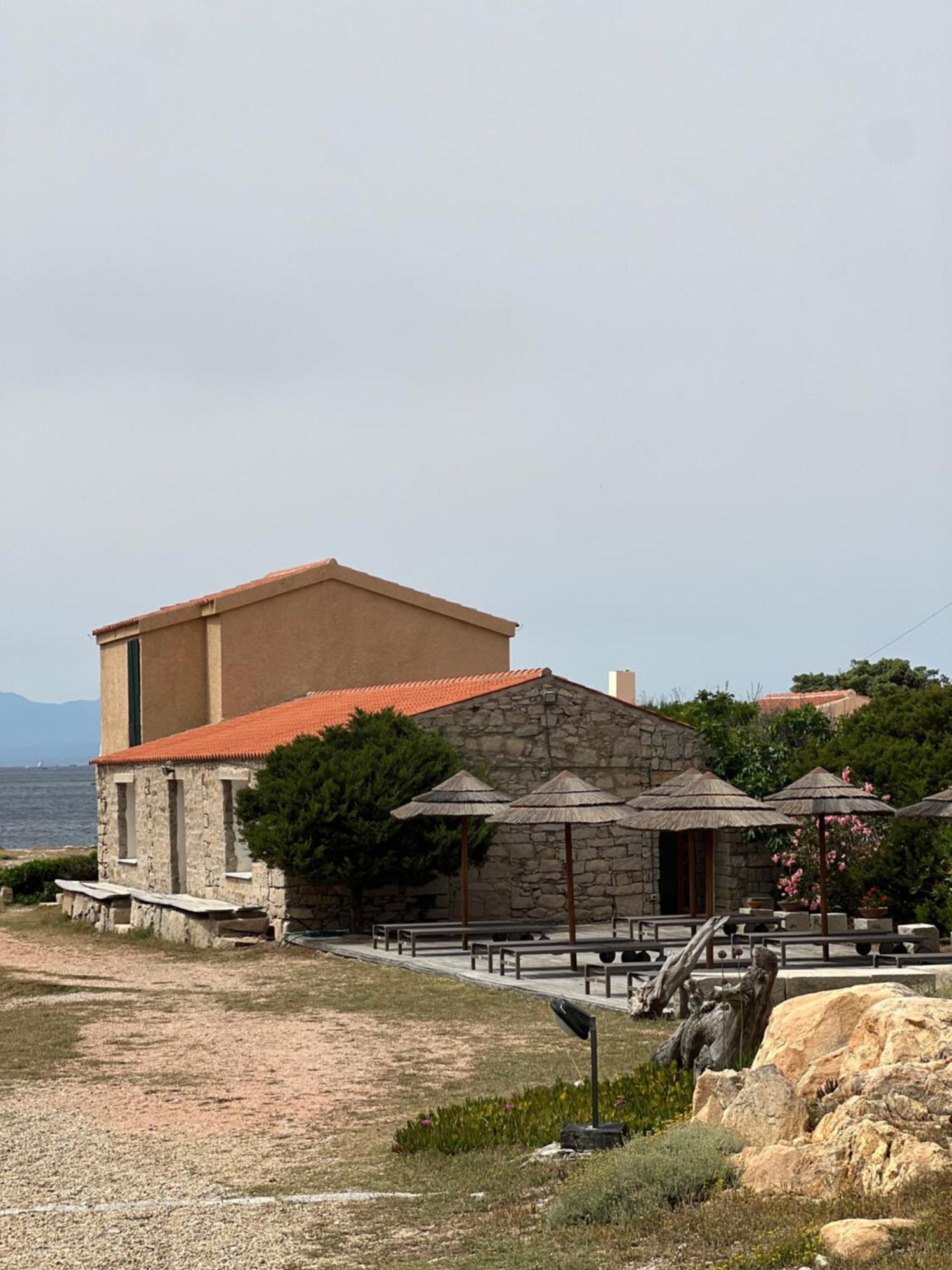 Appartamento Il Caracolo A Cala Francese Ла-Маддалена Экстерьер фото
